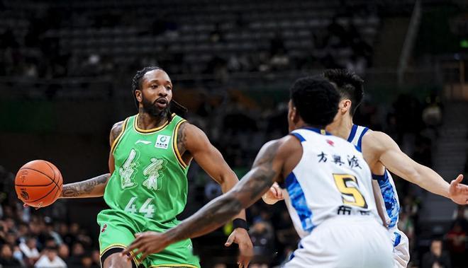 威尔斯与辽宁男篮，双向奔赴辽宁男篮目前打了3场比赛，2胜1负，击败了天津男篮和广