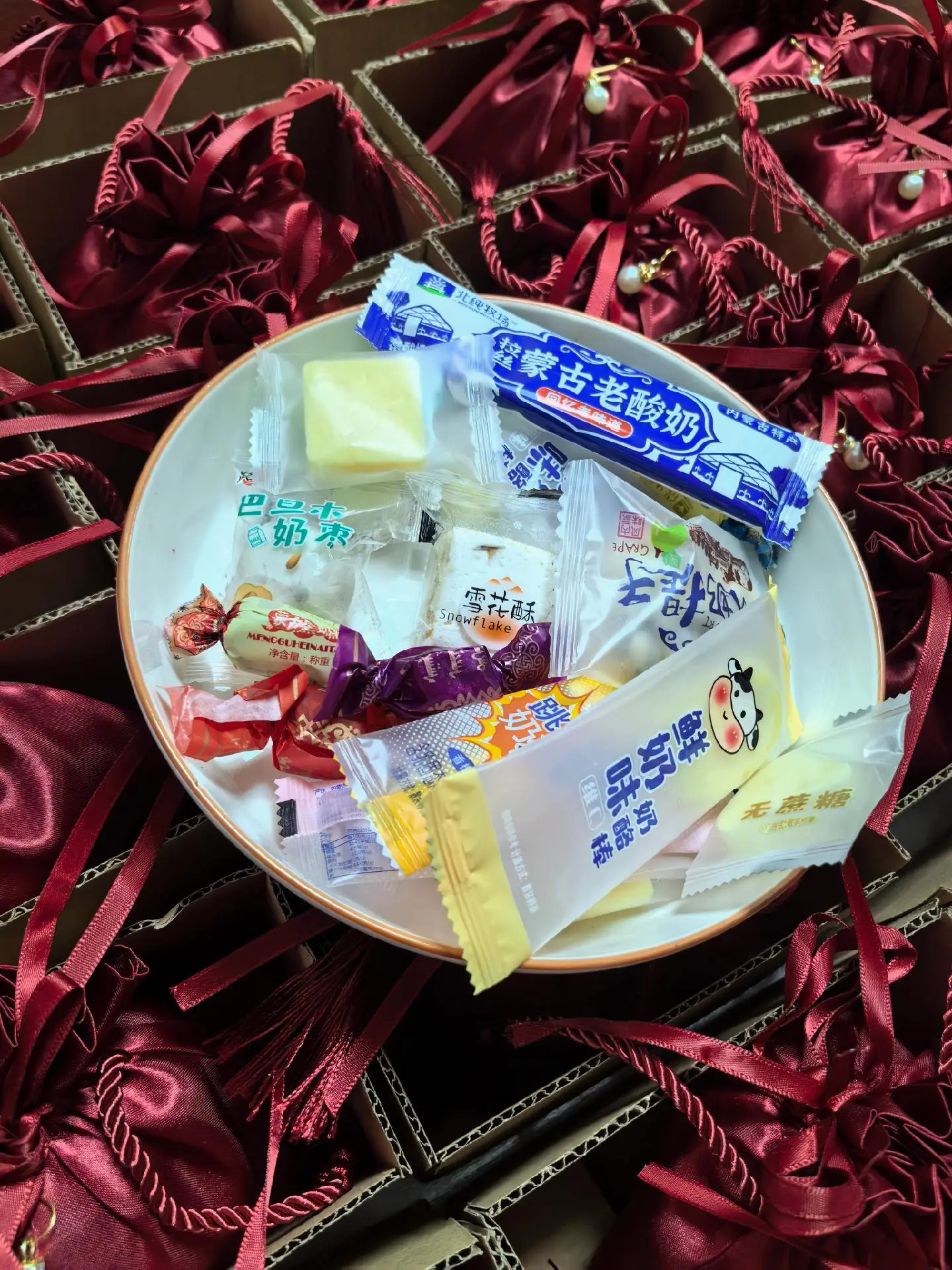 喜糖打包中，一千份送完为止，橱窗下单后记得告诉我给你们安排喜糖哦！