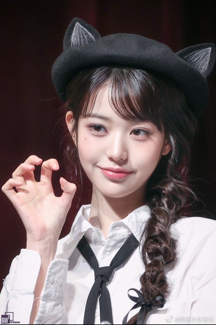 张元英签售态度张元英连续签售几百人，咳嗽了先道歉，听不清就凑近，情绪低落的粉丝还