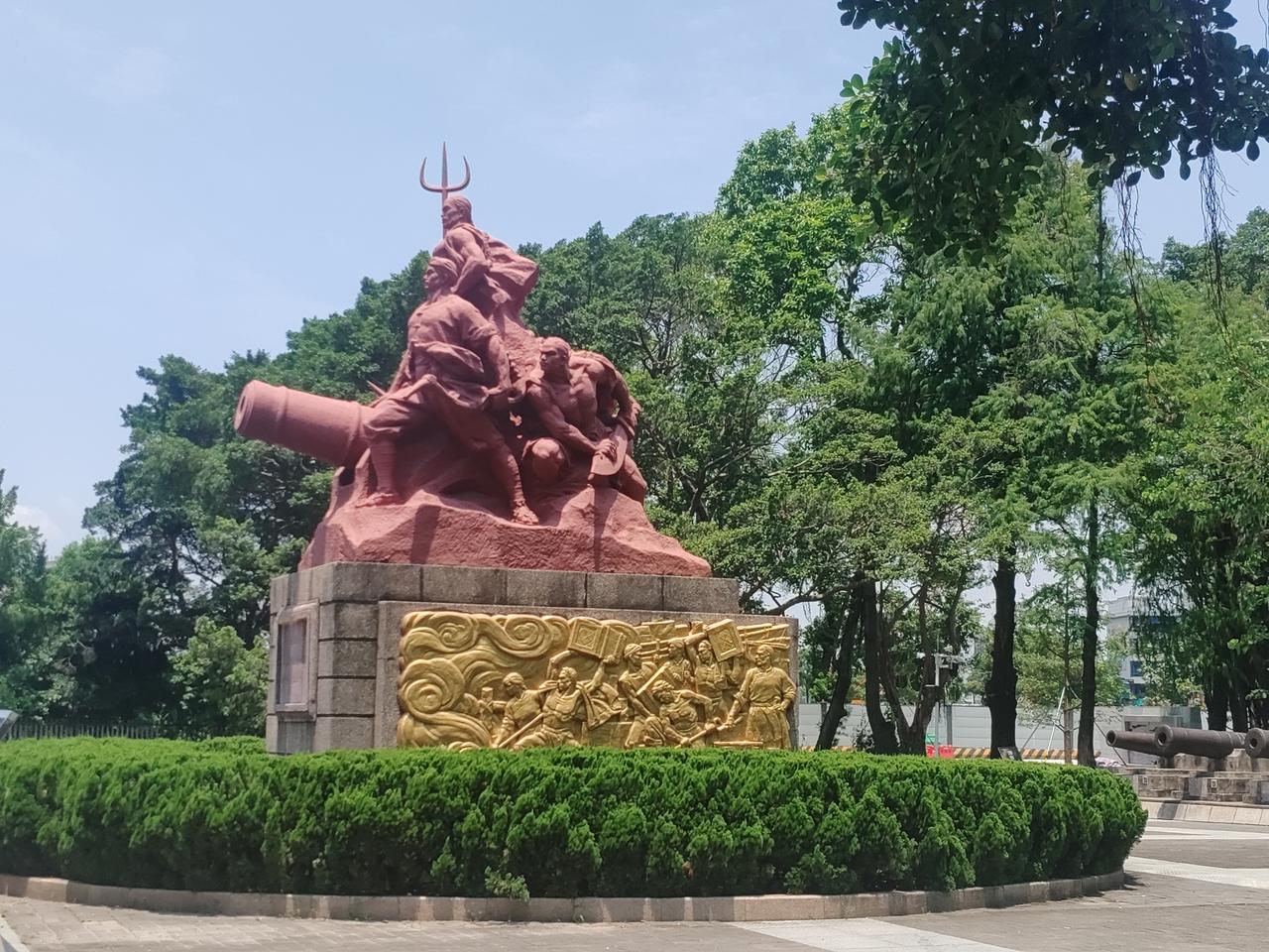今天去鸦片战争博物馆
瞻仰林则徐、关天培

历史，沉甸甸的
