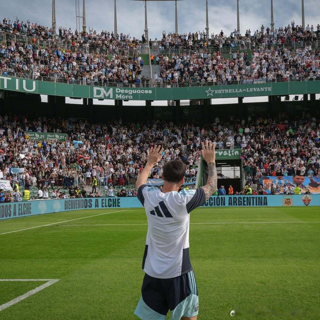 好久没来这儿了，无论我走到哪里，都被大家的热情包围，我真的太感动了。谢谢大家今天