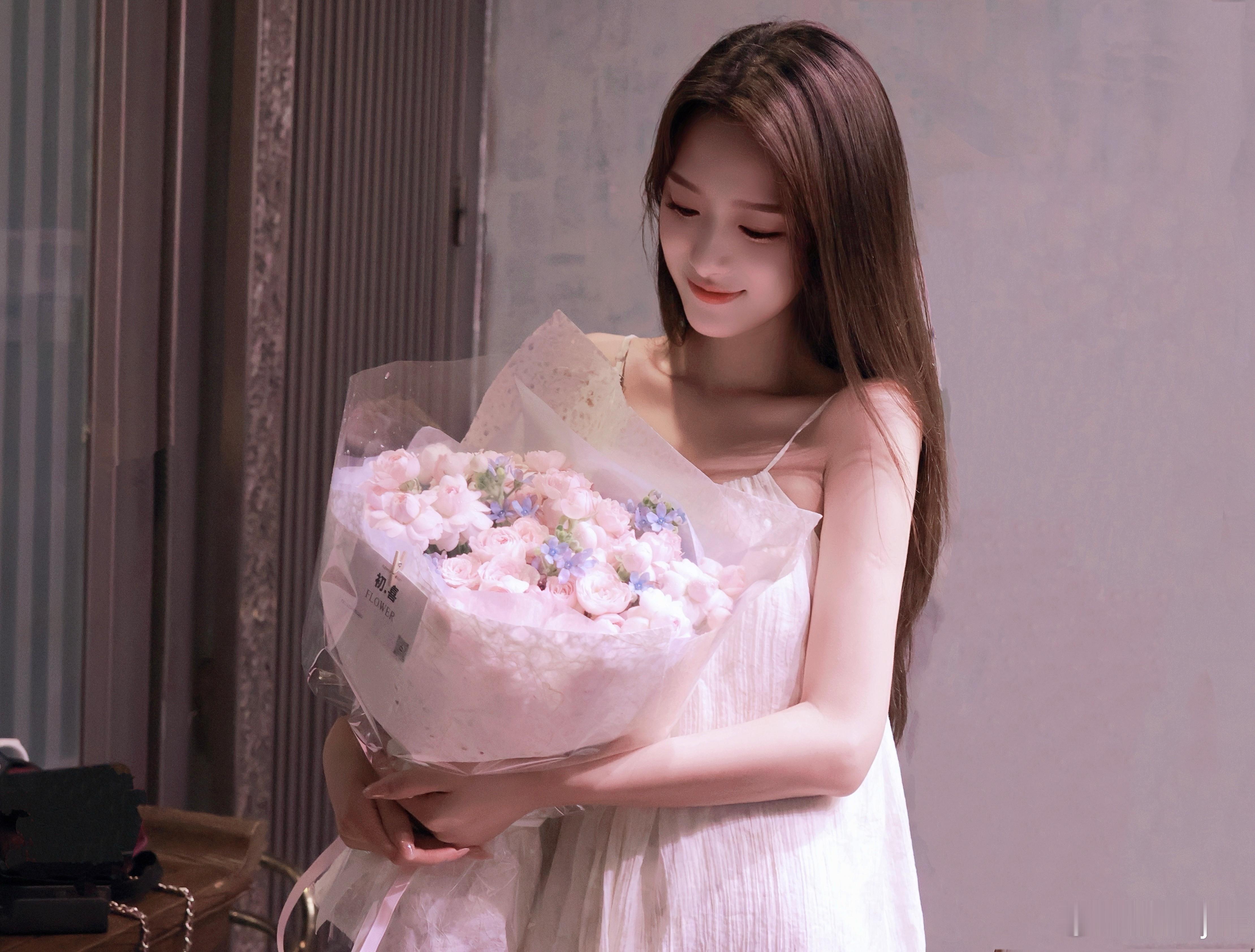 在最应该拥抱的季节 我连你身上的味道都闻不到  ​​​