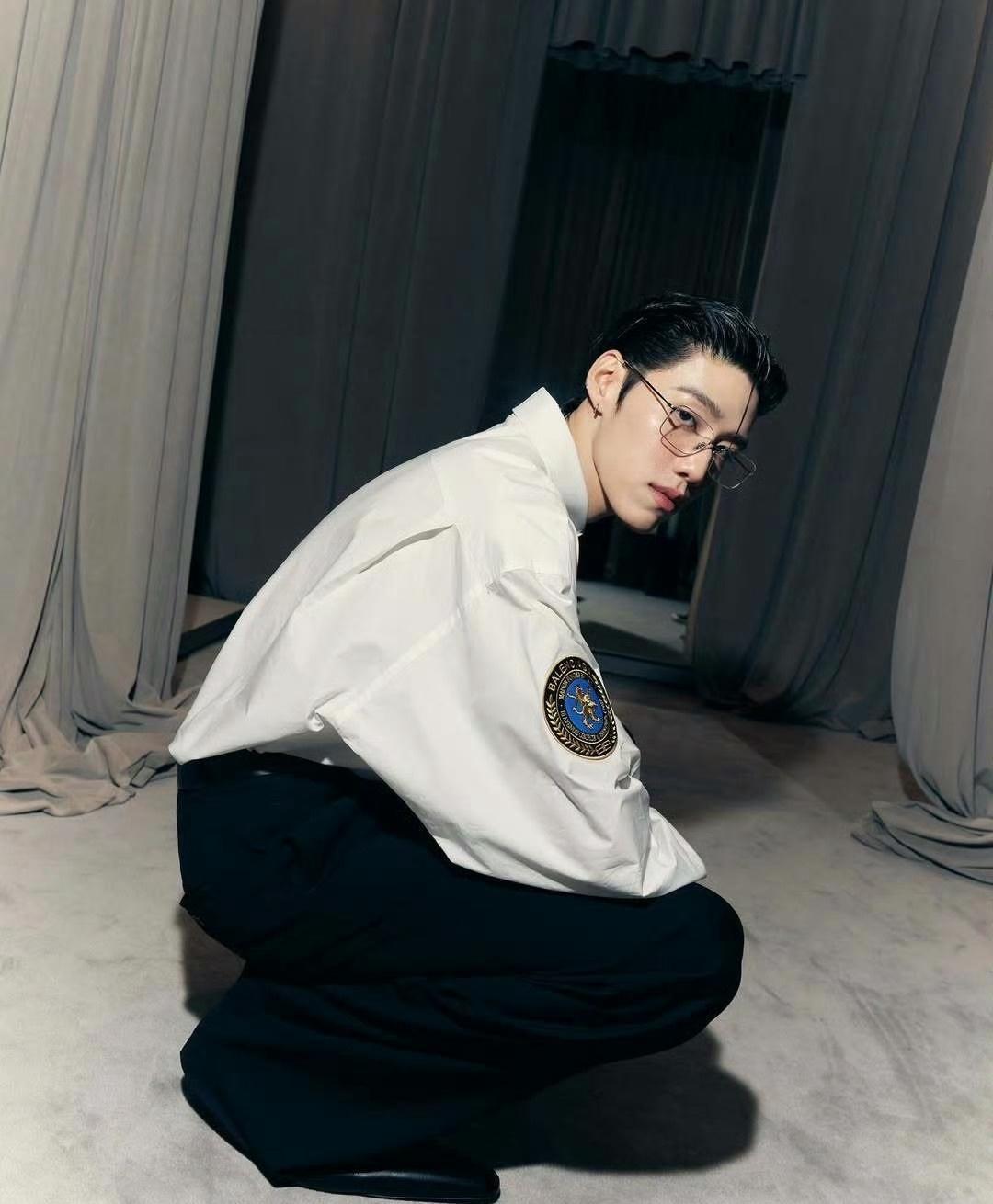 🤍ppkritt

天生的时尚巨星 穿什么都能穿出自己的风格 —— ​​​