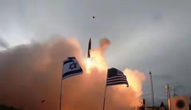 中国驻阿联酋大使馆发了个紧急提醒，告诉在那边的同胞，千万别对着导弹、无人机的袭击