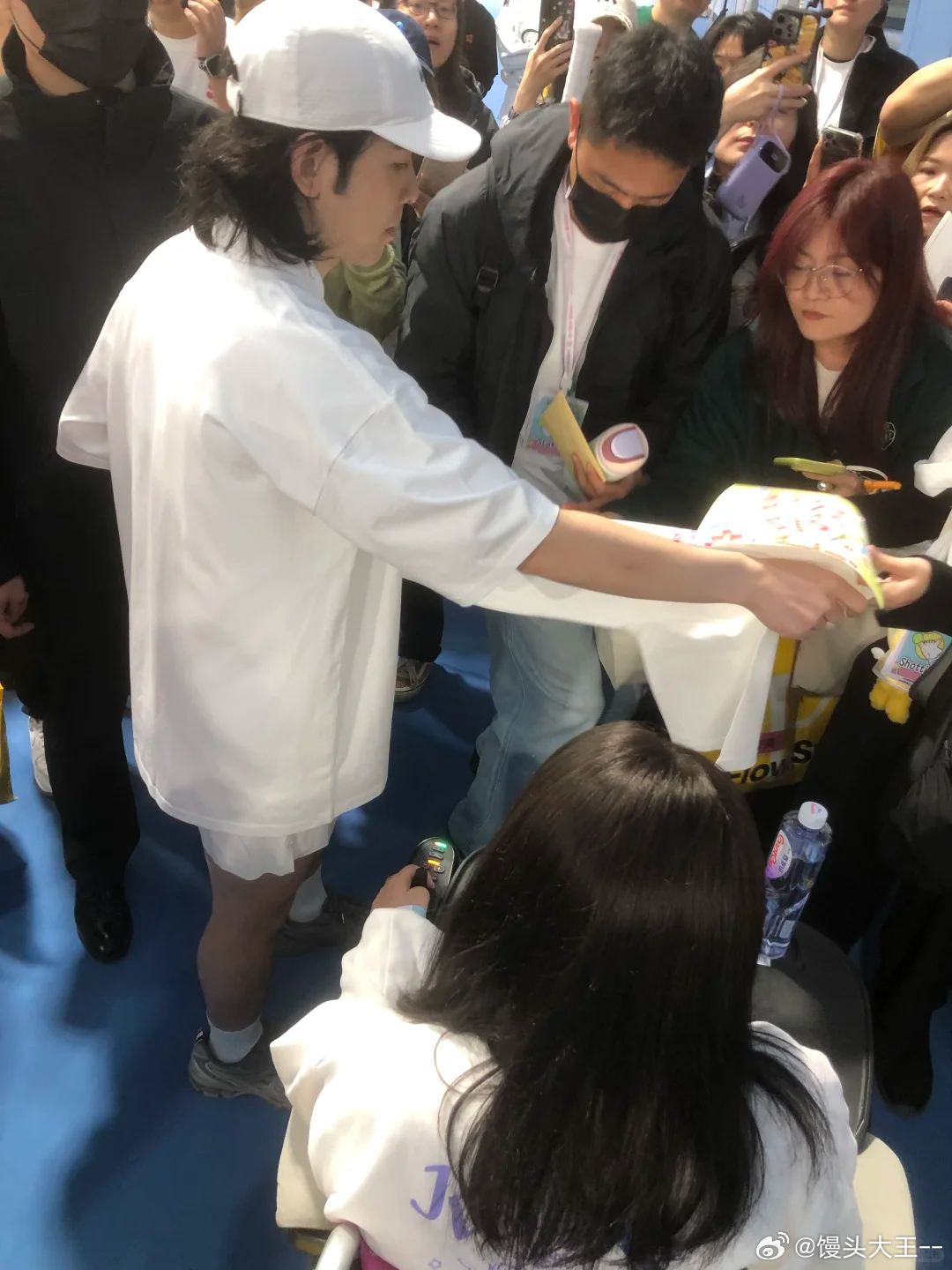 原来今天是萧敬腾生日萧敬腾0330生日快乐 祝老萧生日快乐！看你最近沉迷网球无法