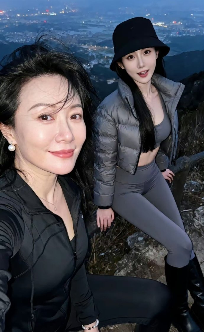 女儿已长大，妈妈还没变老。人生的幸福，也莫过于此！ 