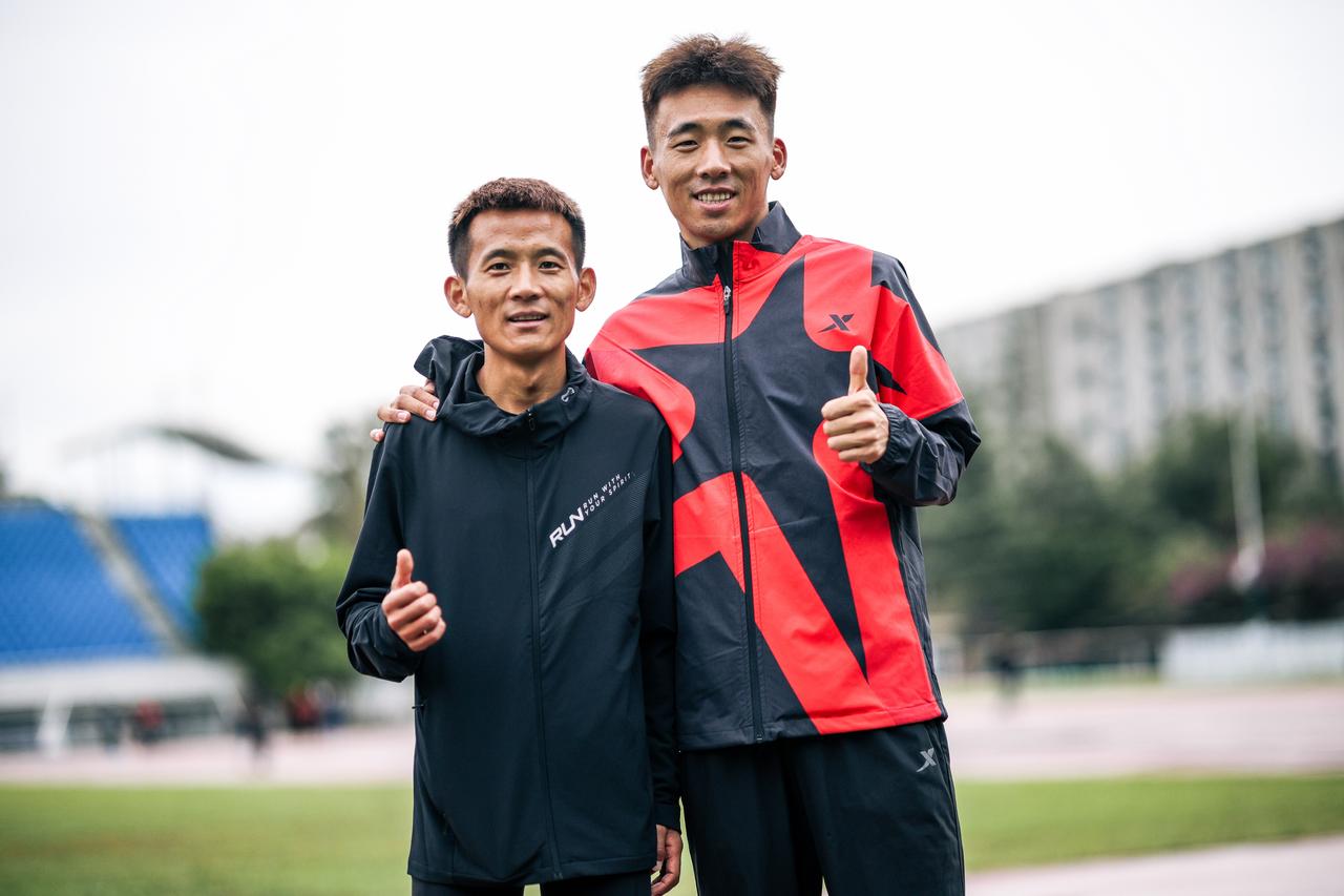来📸️ 给我们兄弟两个人拍张照片