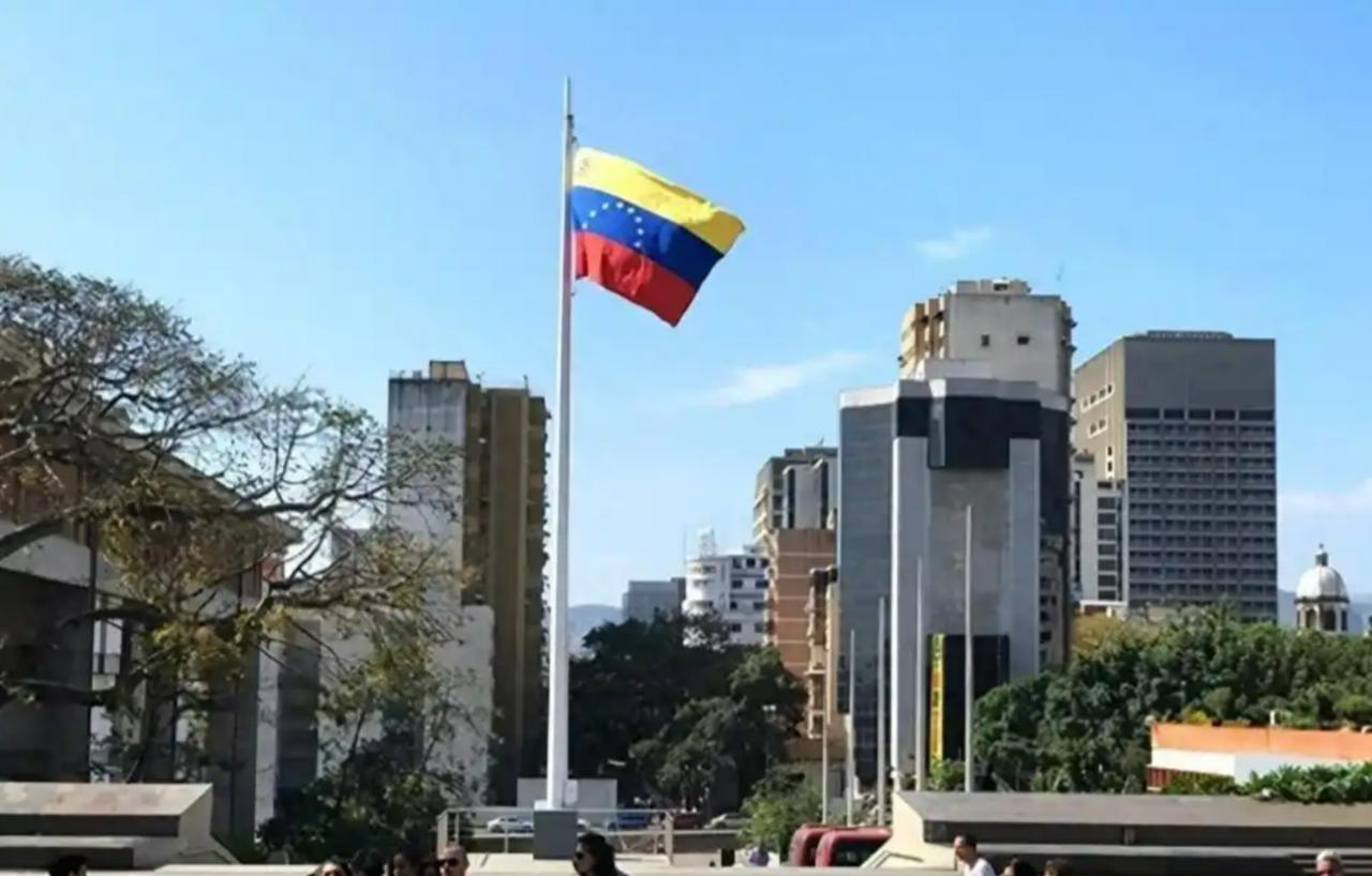 委内瑞拉：曾经富过沙特，为何现在这么惨？首先，委内瑞拉是一个大国，并不是一个小国