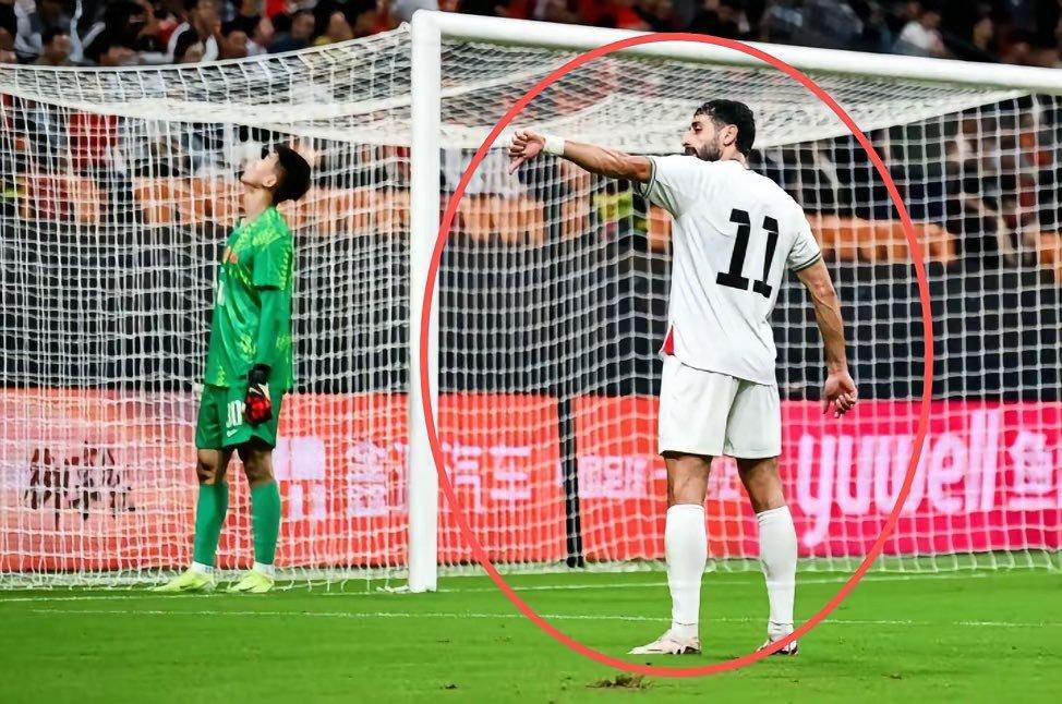 中国足球队输给巴勒斯坦队也不能算是多神奇的一件事。
两队 FIFA 国际排名非常