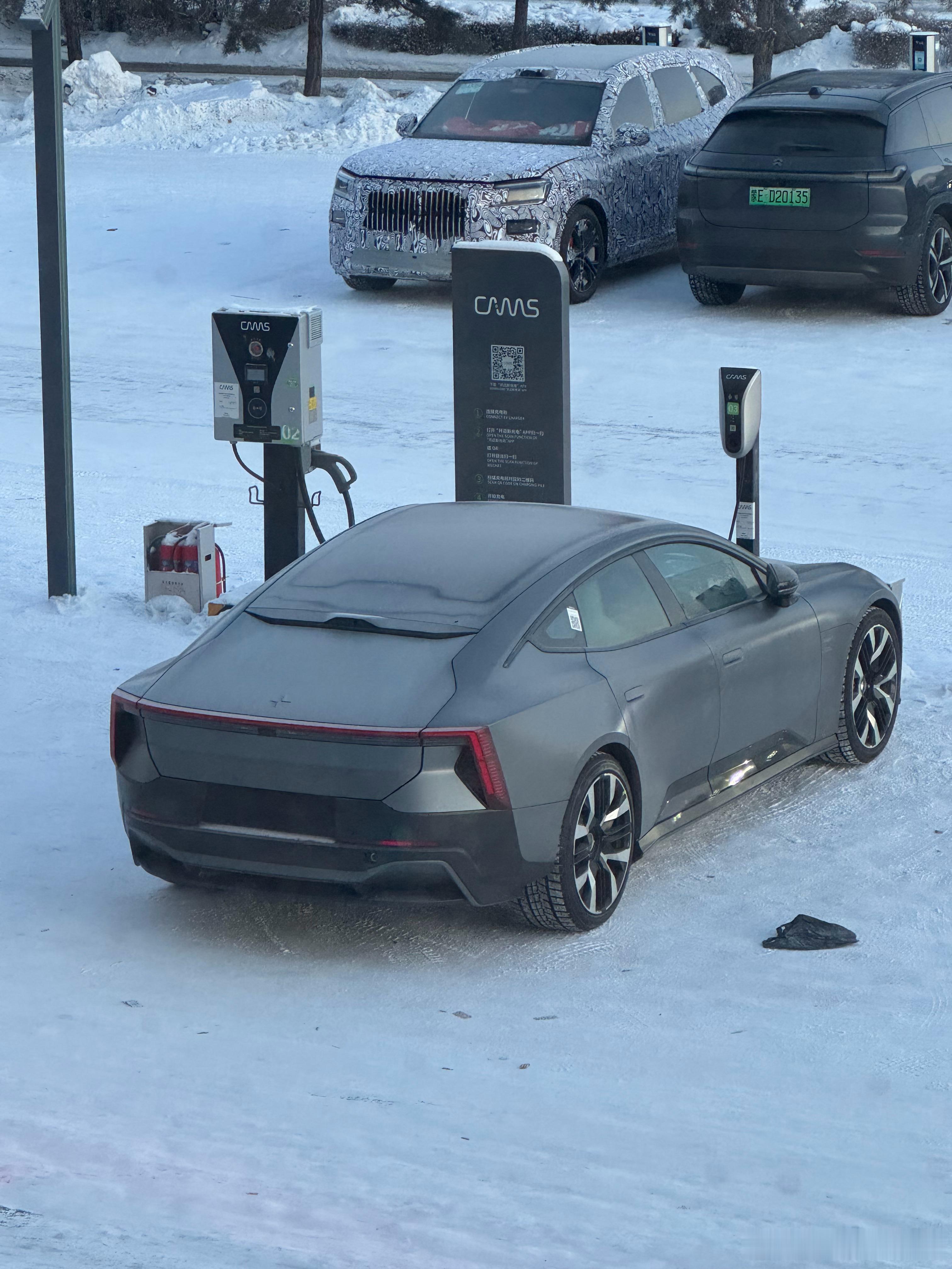 真好看啊，好喜欢！抢眼一看以为是P7，再定睛一看，好家伙！你们知道是什么车吗？极