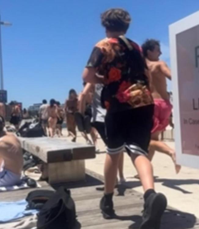 澳大利亚媒体消息，一名青少年被指控与墨尔本圣基尔达码头挪威游客遭殴打事件有关。上