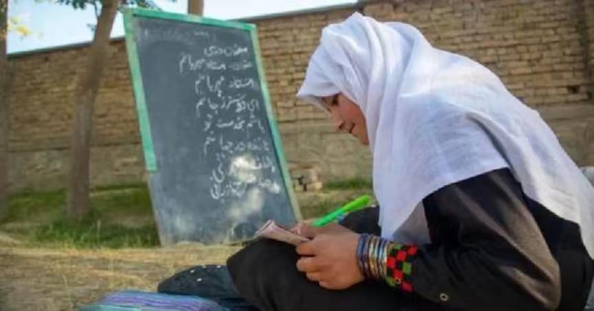 阿富汗：宣布永久禁止女性进入中学和大学！看到这个消息后，我直接惊呆了，这是在开历