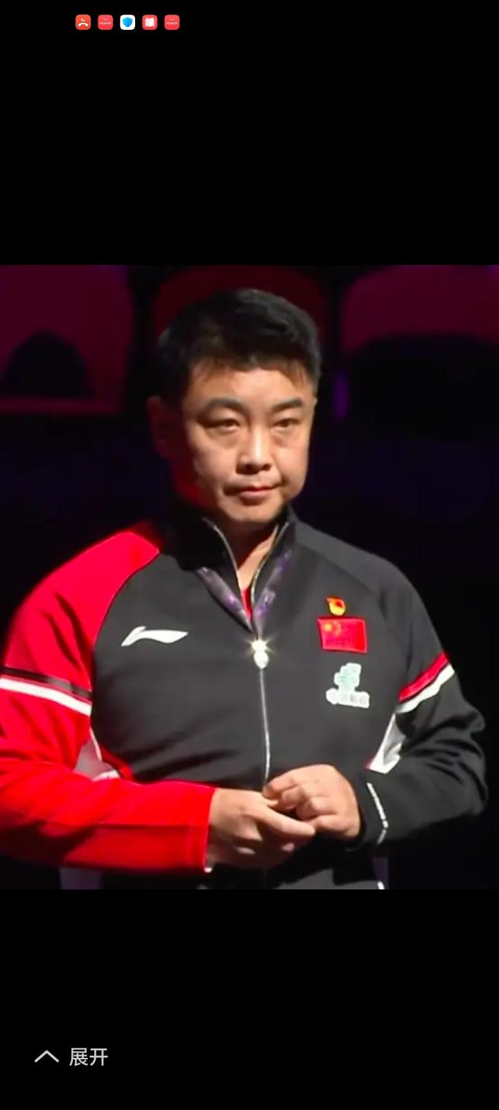 澳门冠军赛今天首场比赛，国乒队员黄友政0一3不敌阿鲁纳一轮游。
王皓指导无奈抠手