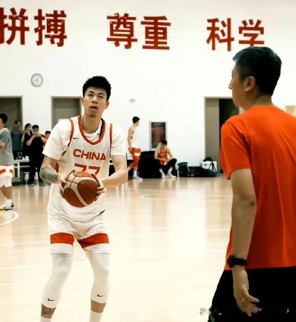 大家说为什么张镇麟在球迷中风评这么差？他真的有这么差吗？
刚刚大婚后的张镇麟入选