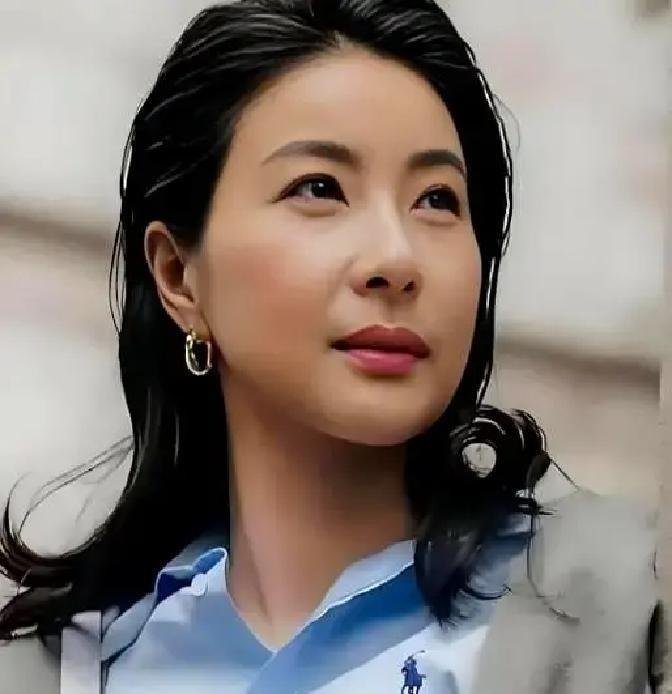 实力碾压玄学风！郭晶晶用成就打破十年面相争议

香港那帮看相的，一提到郭晶晶就头