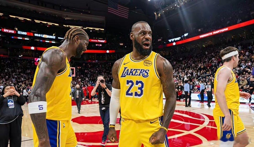 有预感湖人很快有交易动作了连续三场战术大溃败，防守沟通几乎为零，场上球员几乎没有