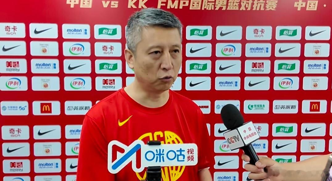 今晚和明晚，中国男篮将与塞尔维亚FMP俱乐部进行两场热身赛。郭士强指导接受采访时