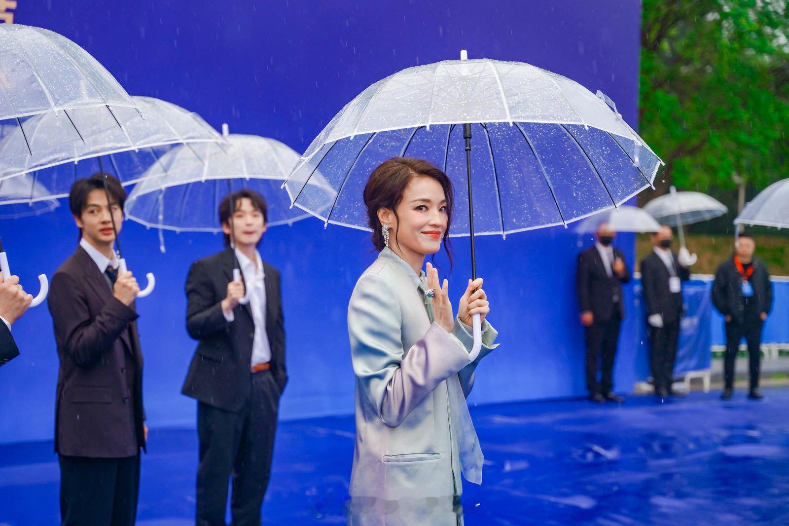 北影节红毯下车名场面 北影节开幕式红毯氛围感拉满，舒淇、宋佳、沈腾、马丽、尹正、