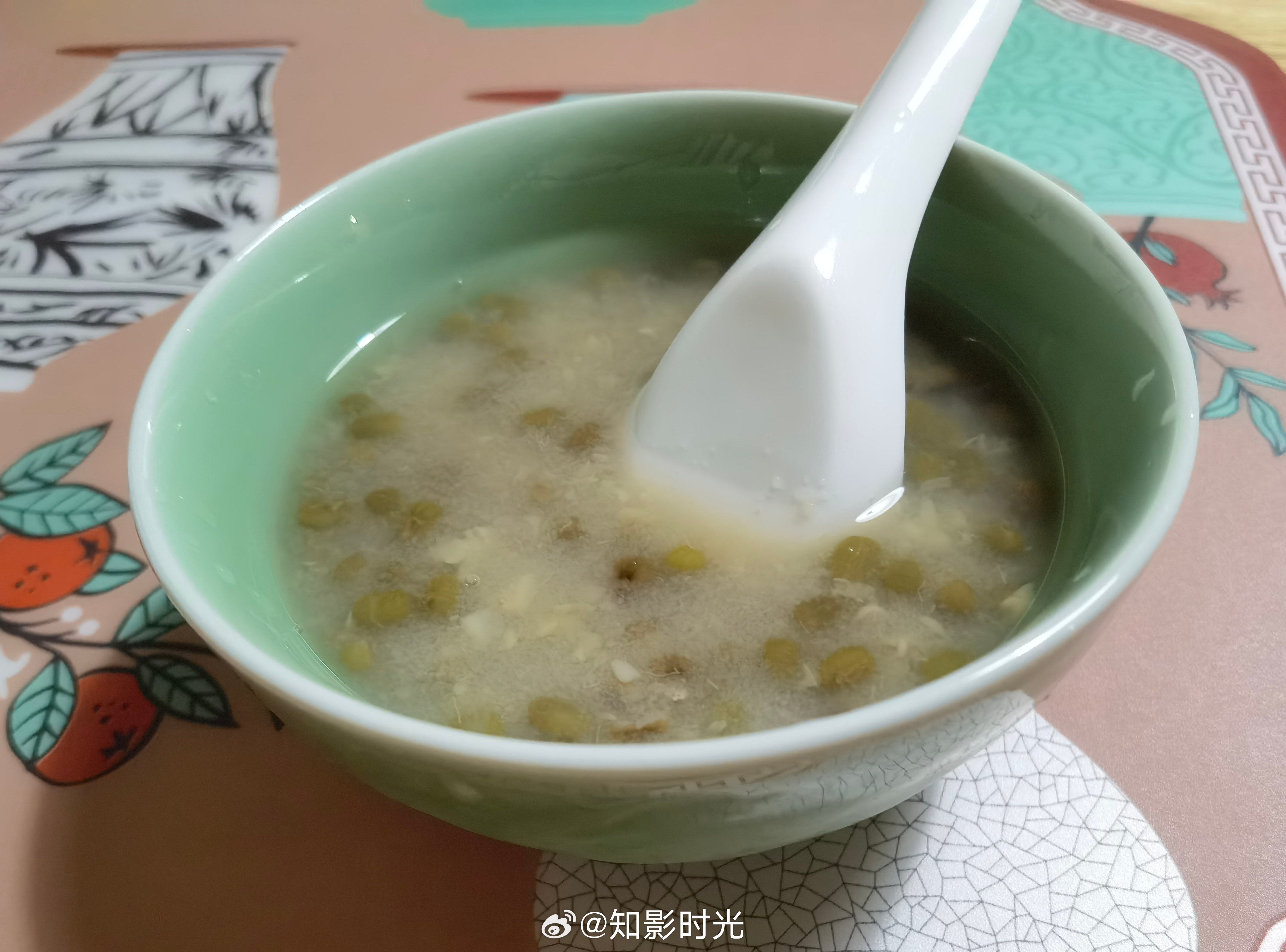 医生回应女子连喝三天绿豆汤脑出血一名高血压女士把绿豆汤当水连喝三天，突发脑出血昏