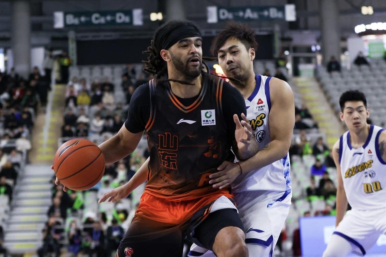 山东男篮在乙巳蛇年的最后一场比赛，击败浙江广厦，夺得俱乐部杯季军。新外援琼斯首秀