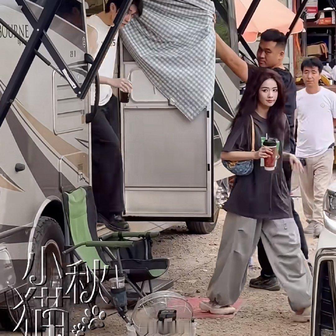 新规批评演员拍戏用房车新规批评演员带房车讲排场 啊这啊这。新规批评了演员拍戏用房