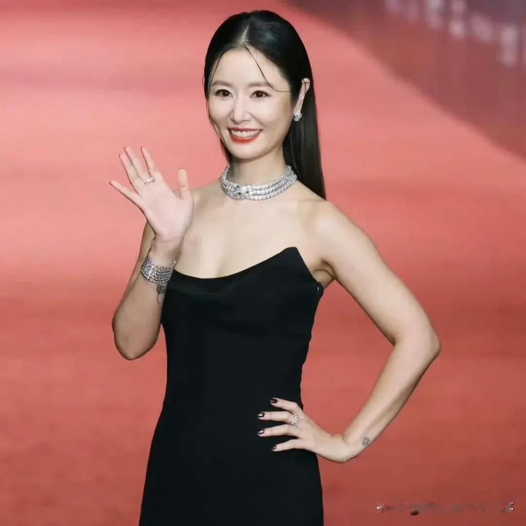 #林心如说没人找她拍戏#
我记得林心如以前说过，她拍戏会考虑家庭孩子，可能拍戏太