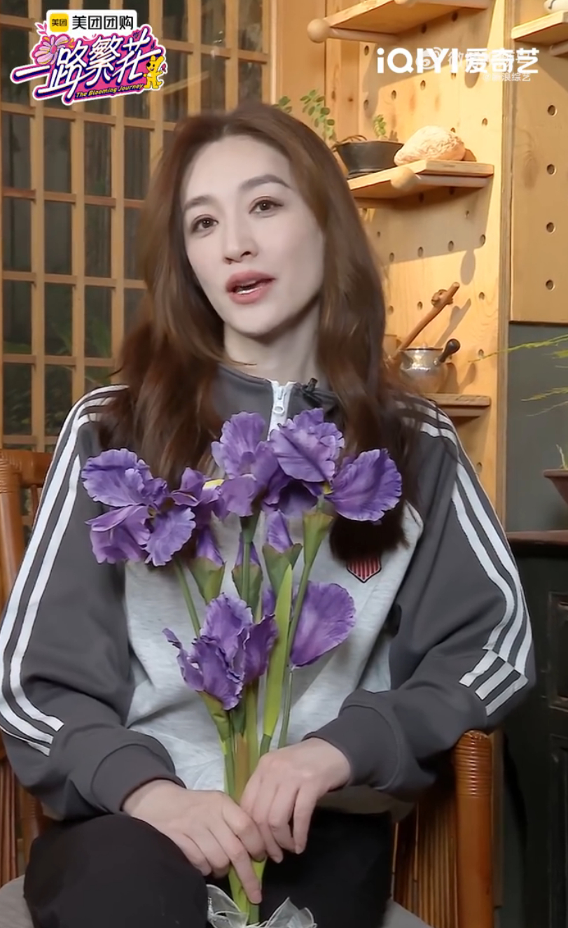 李小冉在一路繁花要被迫调整作息了 谁懂李小冉在镜头下面也太漂亮了吧，不愧是大美女