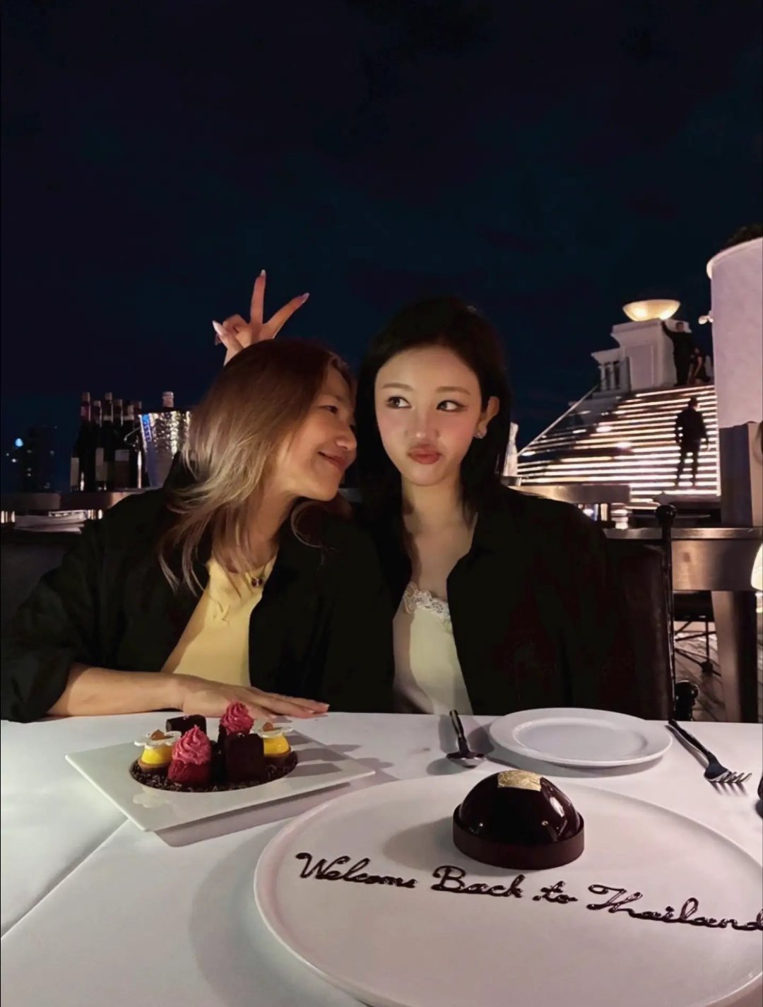 感觉看到了家女的另一种人生 美国留子意气风发求学归来和妈妈见了一面拍的照片 