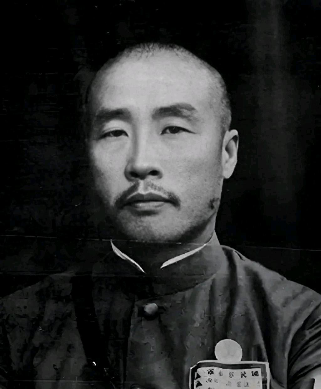 很多人都不解，韩复榘明明晓得蒋介石想杀自己，为什么还敢去开封赴会呢？其实并非如此