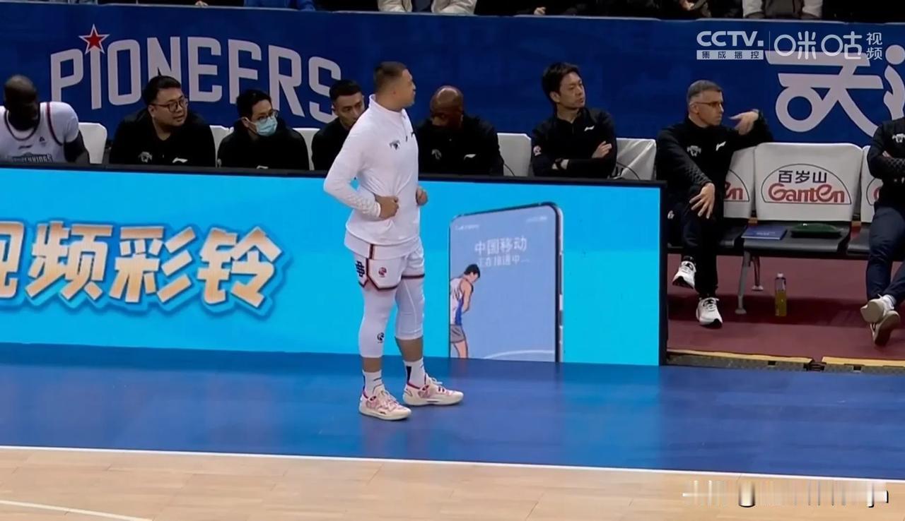 随着同曦男篮105：122不敌天津男篮，本场比赛暴露出3个可笑的事实。

1. 