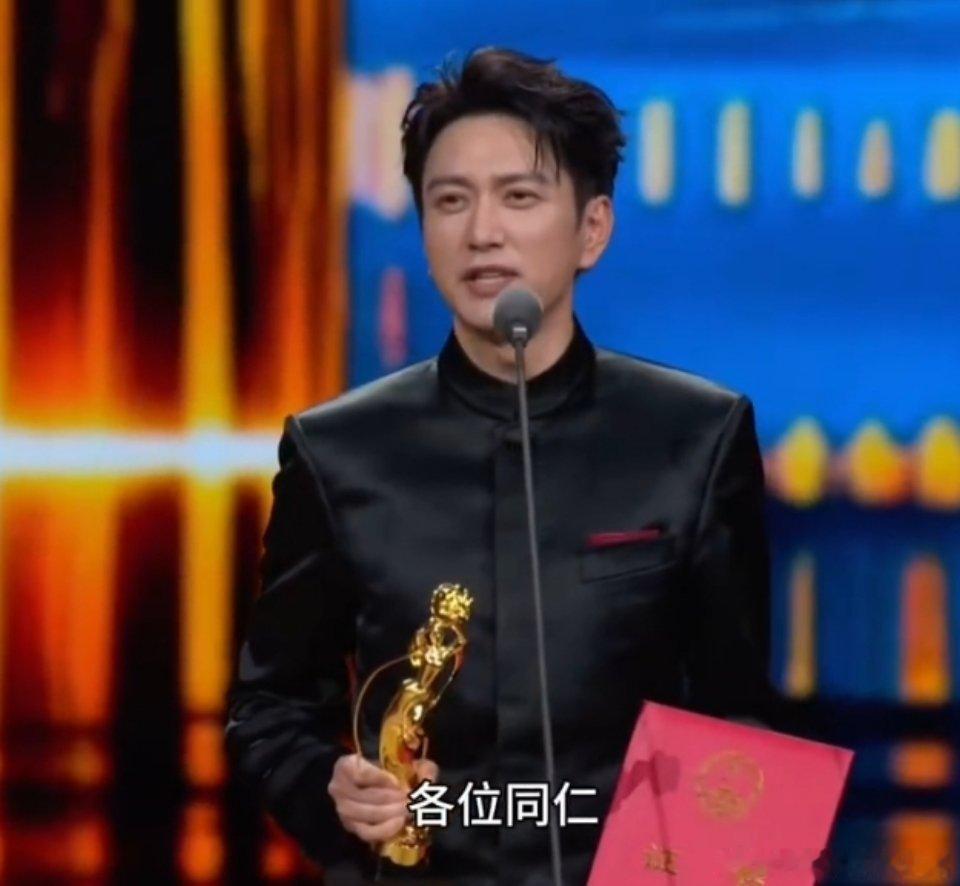 明兰：二哥哥中了中了上一届飞天视后赵丽颖祝贺王仁君获得本届飞天视帝👏👏👏哈