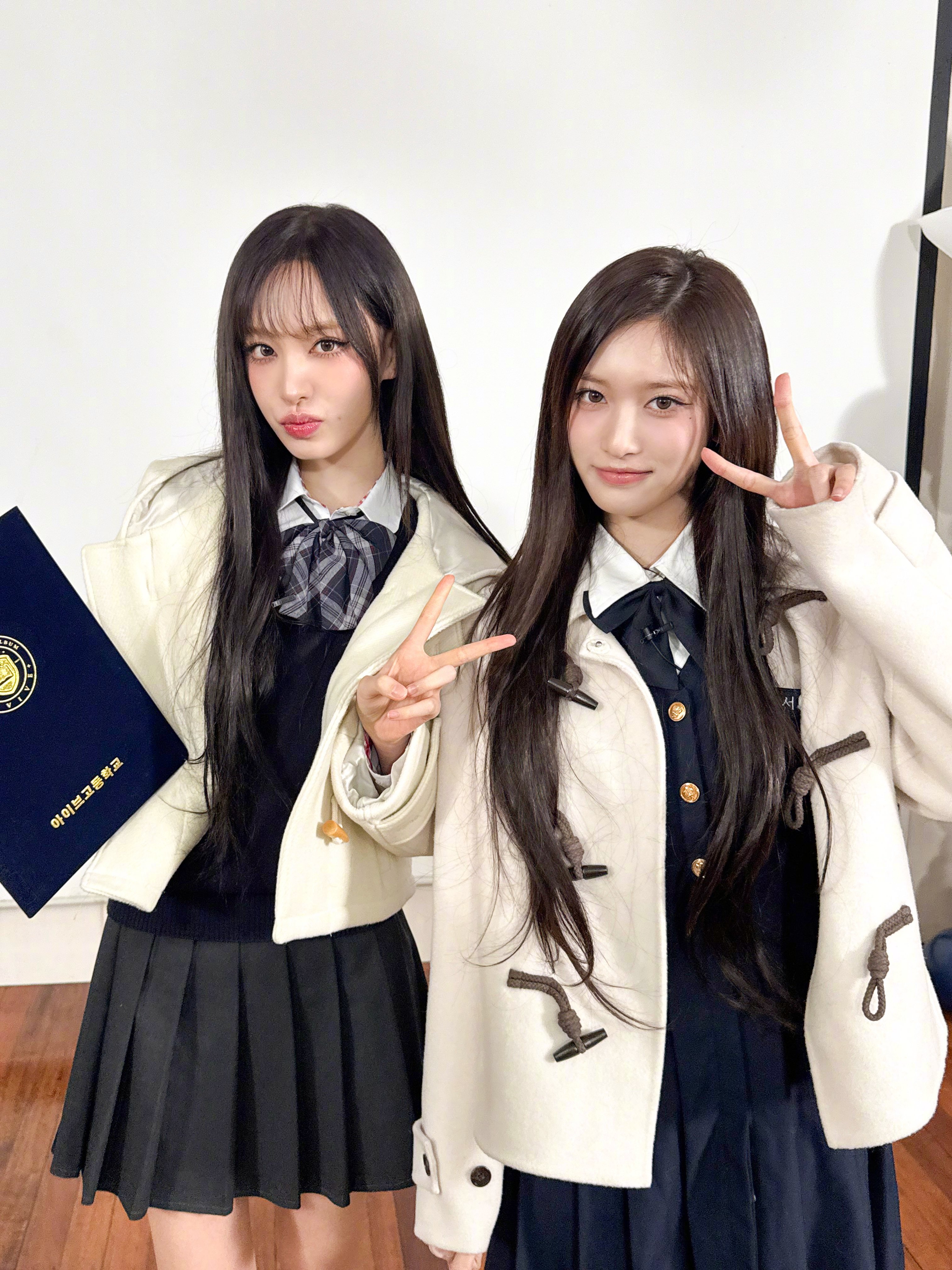 【Twi】IVE官推更新双人合照，就这个六立绘萌~IVE