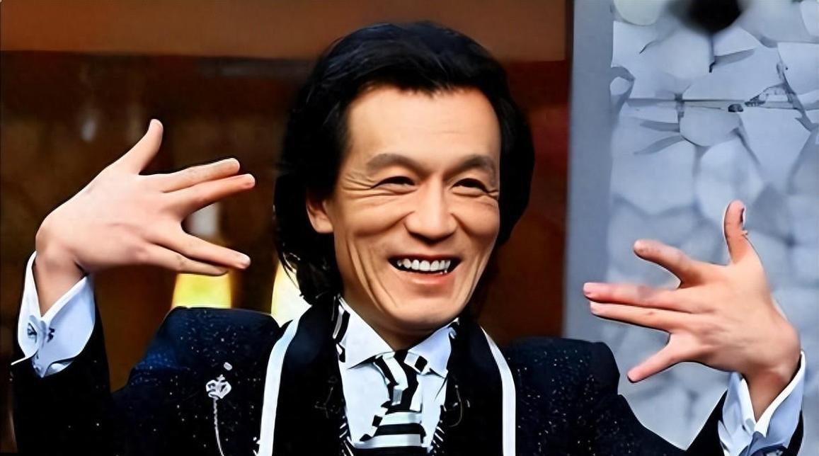 “我不要回中国，把我葬在美国吧”，2018年，李咏因病去世，然而，遗产没有留给妻