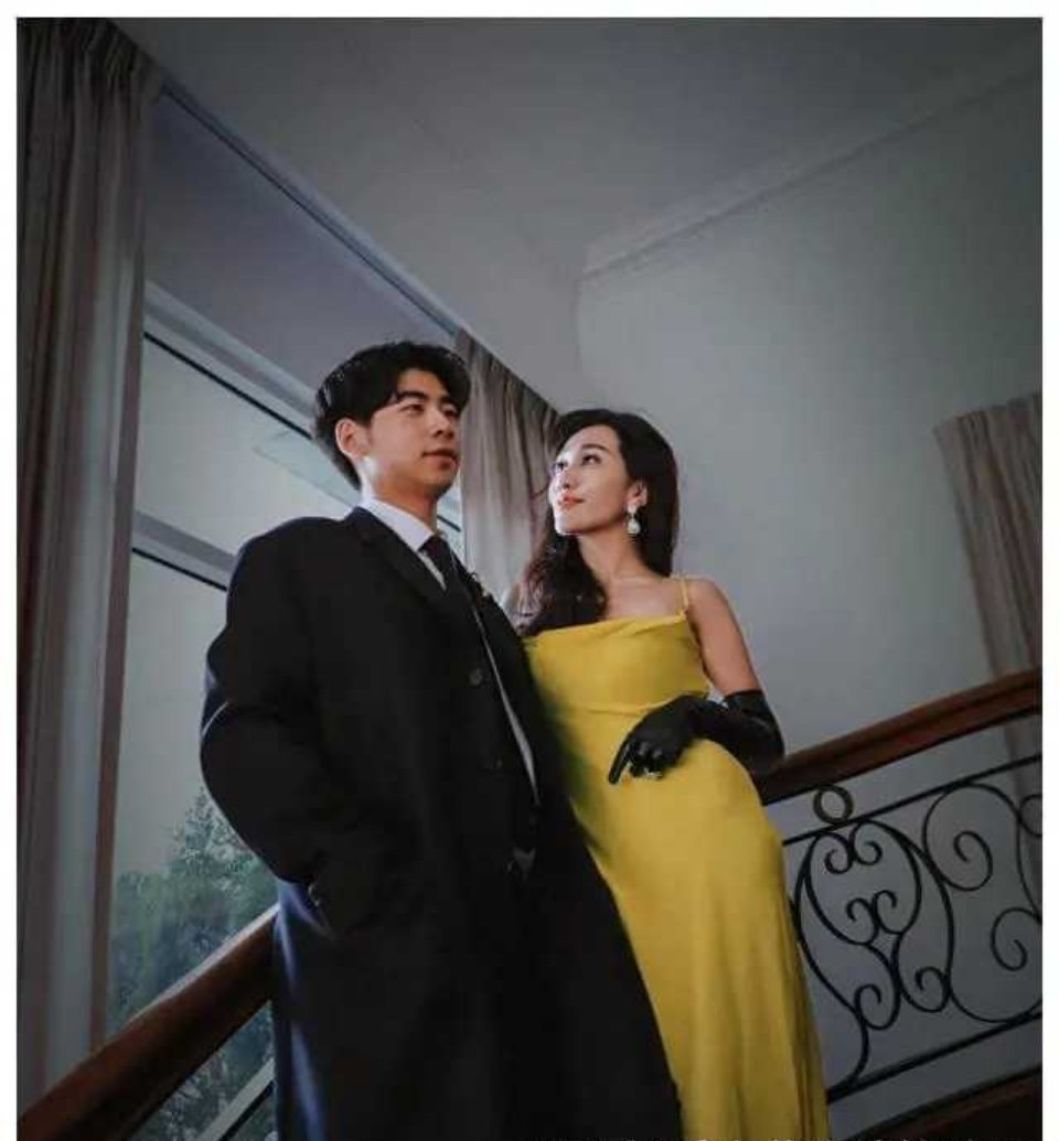 何超盈郭晶晶晚宴同座！一个明艳动人一个温婉知性，贵气扑面而来，其他人秒成渣渣了！