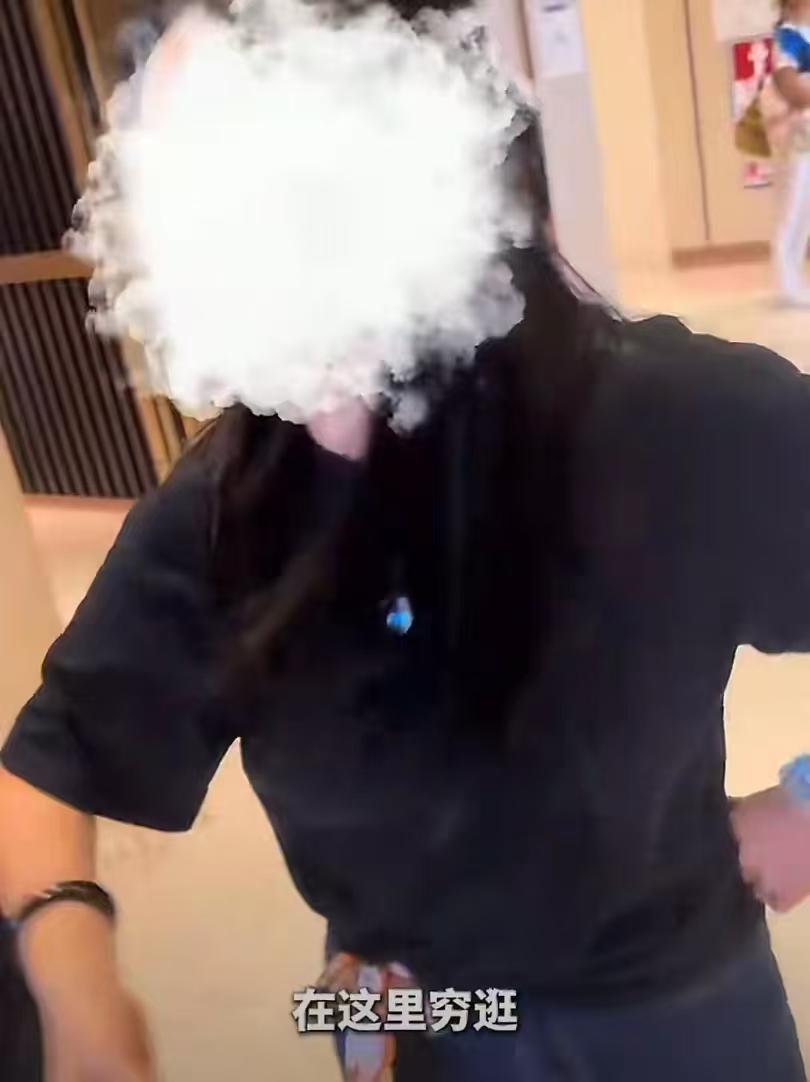 深圳“K11”商场火了，导购员说顾客穷逛，她们只服务有钱人，不服务穷人。
真是狂