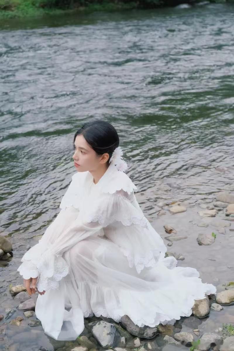 张婧仪三部破万剧联动庆生生日快乐呀张婧仪，手握三部破万剧集，希望你稳扎稳打，带来