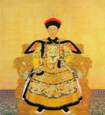 1735 年 8 月 23 日凌晨，紫禁城上演了诡异一幕。25 岁的皇四子弘历，