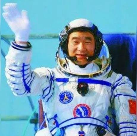 刚刷到神舟最新消息！太空交接班完成，明天这些英雄就回家了
 
刚在央视新闻刷到个