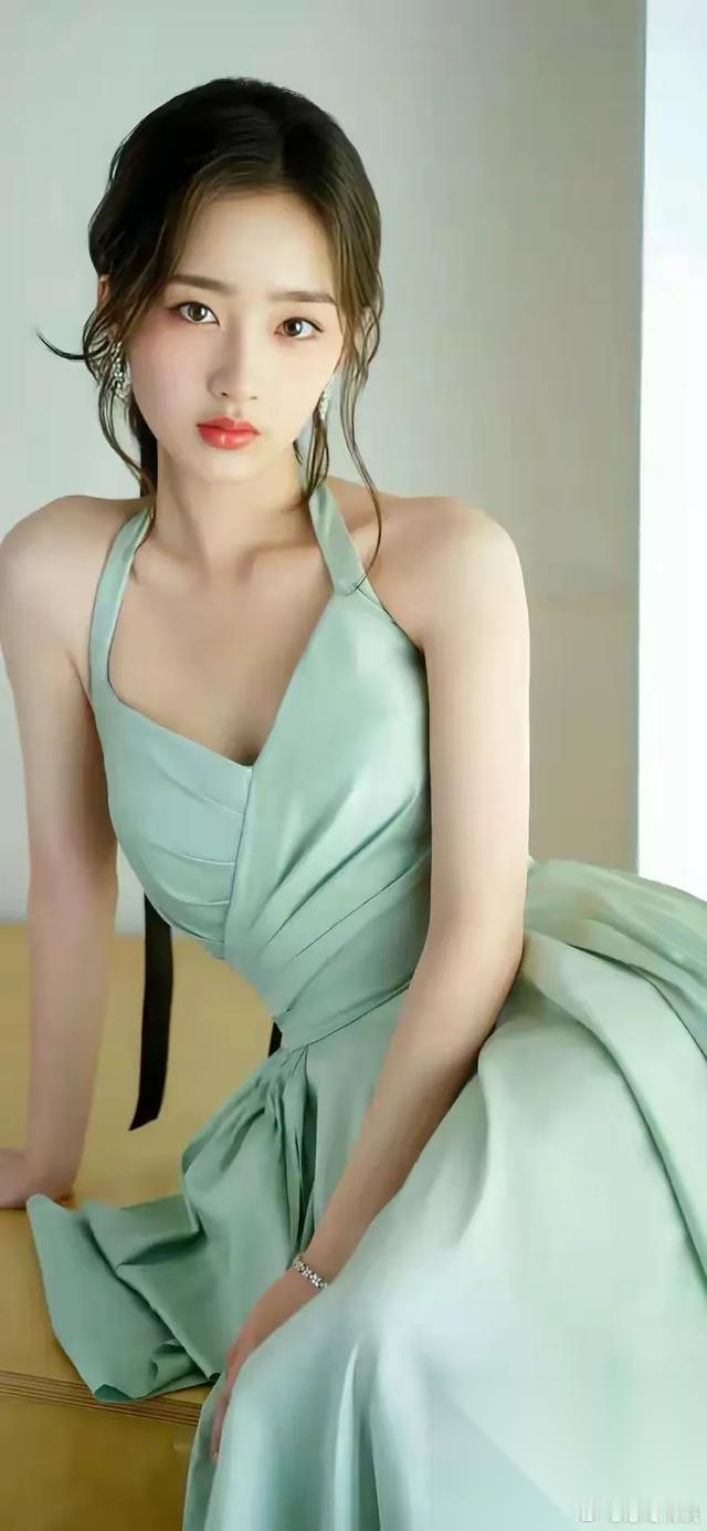 顶流女星八卦 ✅ 实锤 1. 谭松韵 《兰香如故》热播，开播4天有效播放破1.3
