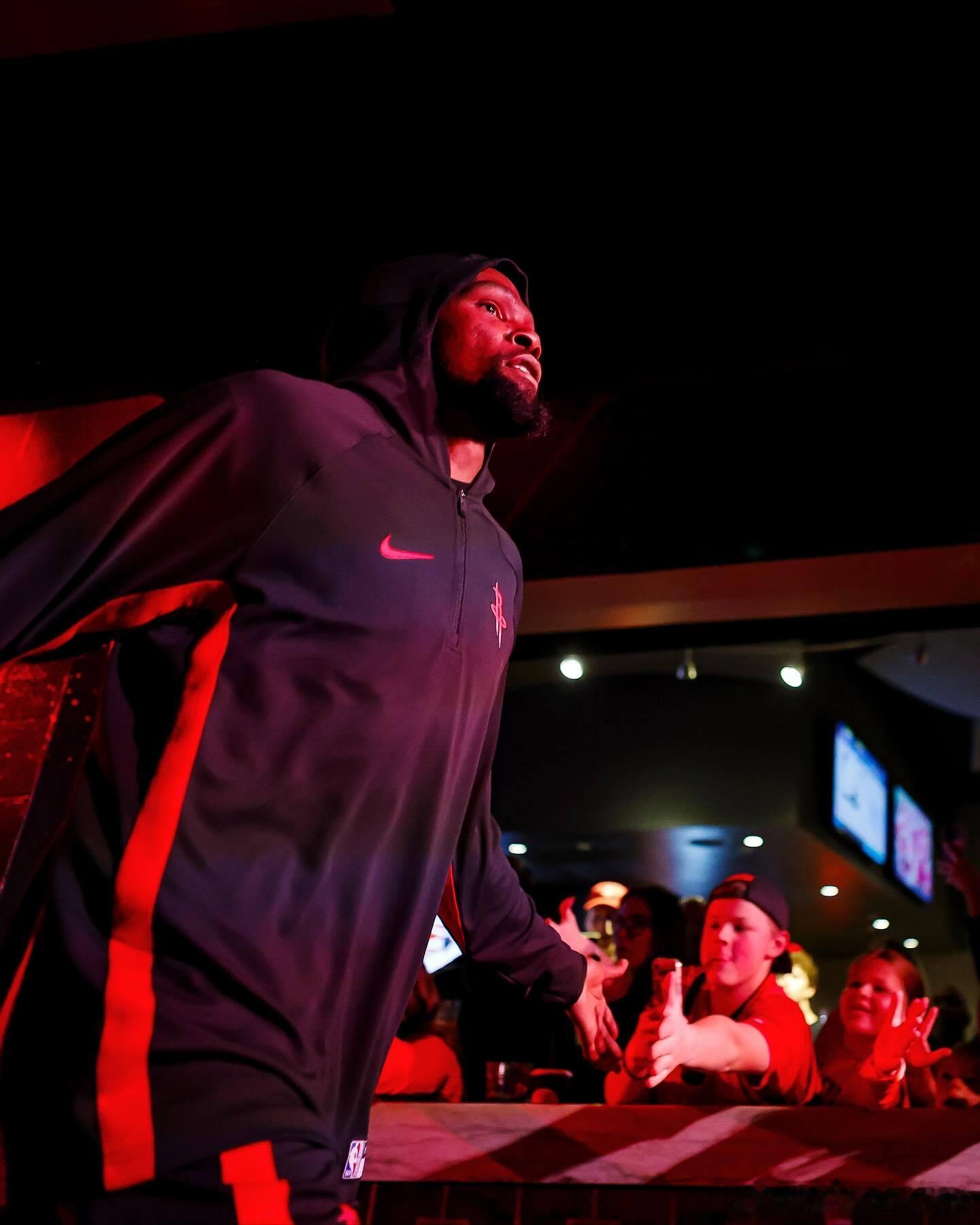 NBA官方公布了最新一期球队战力榜。前3仍然是雷霆、掘金和火箭，活塞第4，湖人第