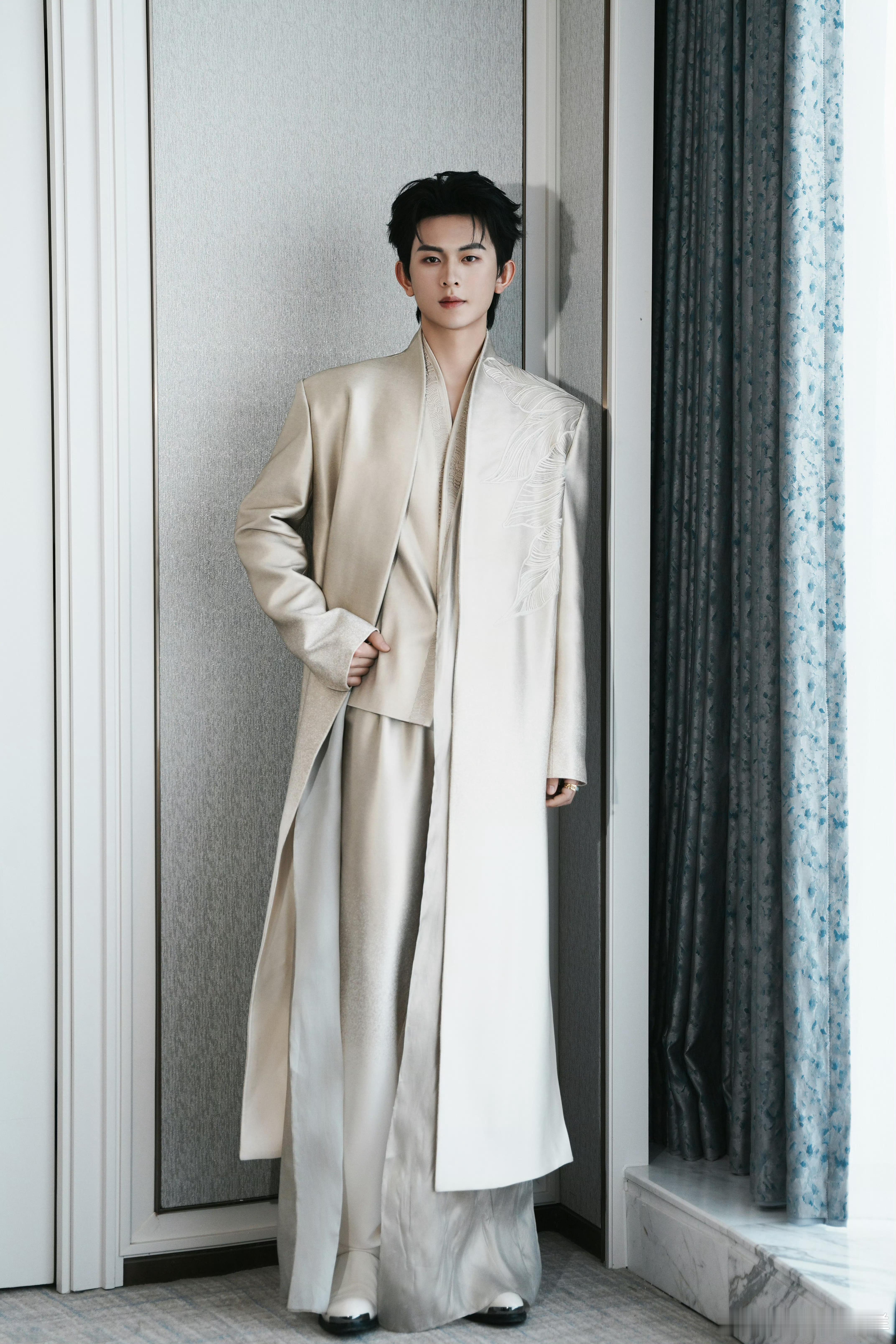 不要再白西装了好不好 