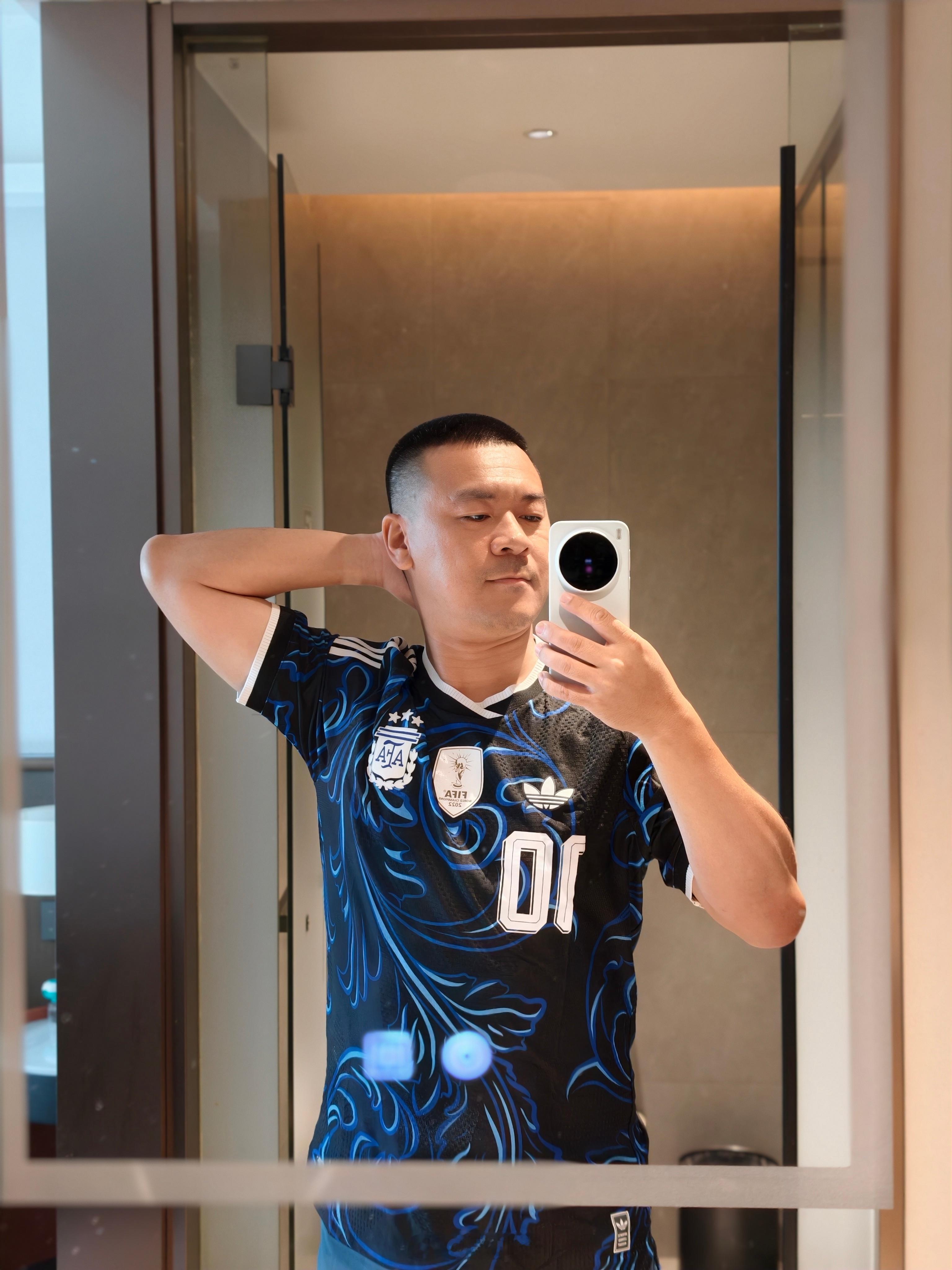 梅西帽子戏法行，梅西真厉害。阿根廷队里我最讨厌的人就是劳塔罗马丁内斯！烦死他了都