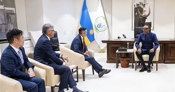 马云现身非洲：与卢旺达总统会谈 全场欢呼不断