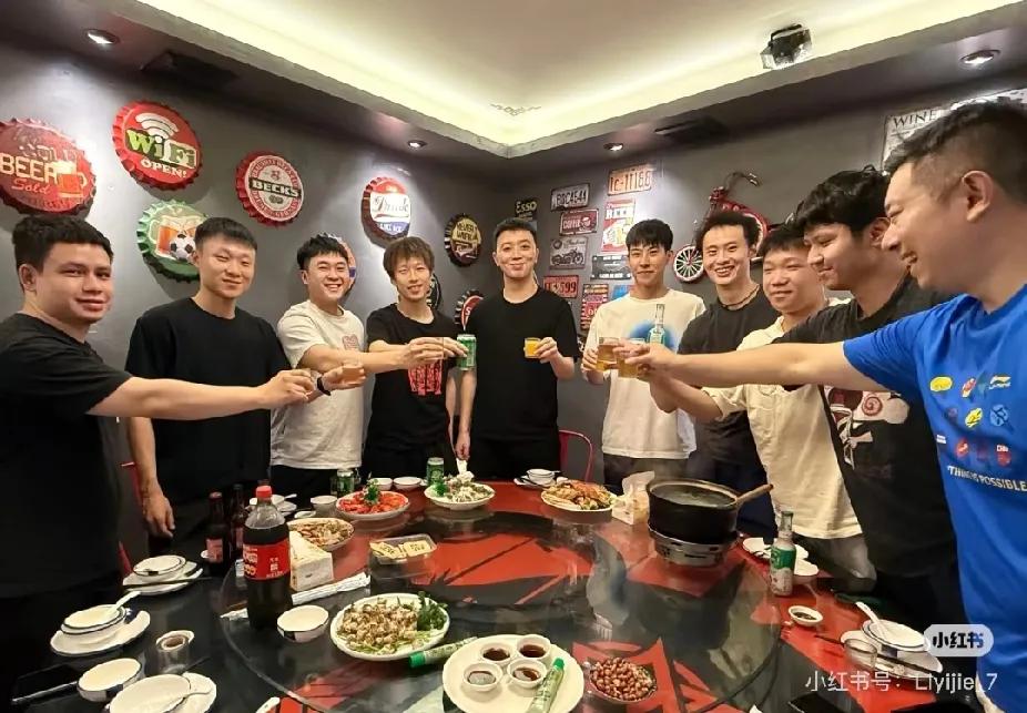乒超联赛落幕，汕头明润聚餐超温馨
 
乒超联赛的精彩还在脑海回荡，转眼间就已完美