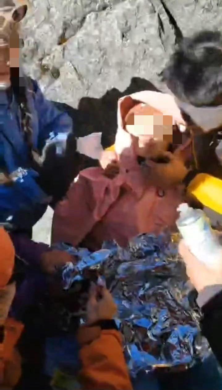 三次递高反药被拒！
23岁硕士在封山的6070米雪山猝然离世，
最后20分钟到底