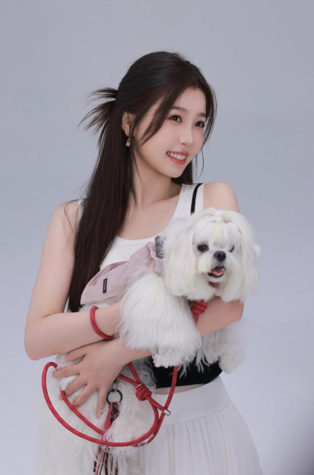 虞书欣的新歌也上线了
其实也挺好听的，但是她现在也比较低调，很少上热搜，同时她的