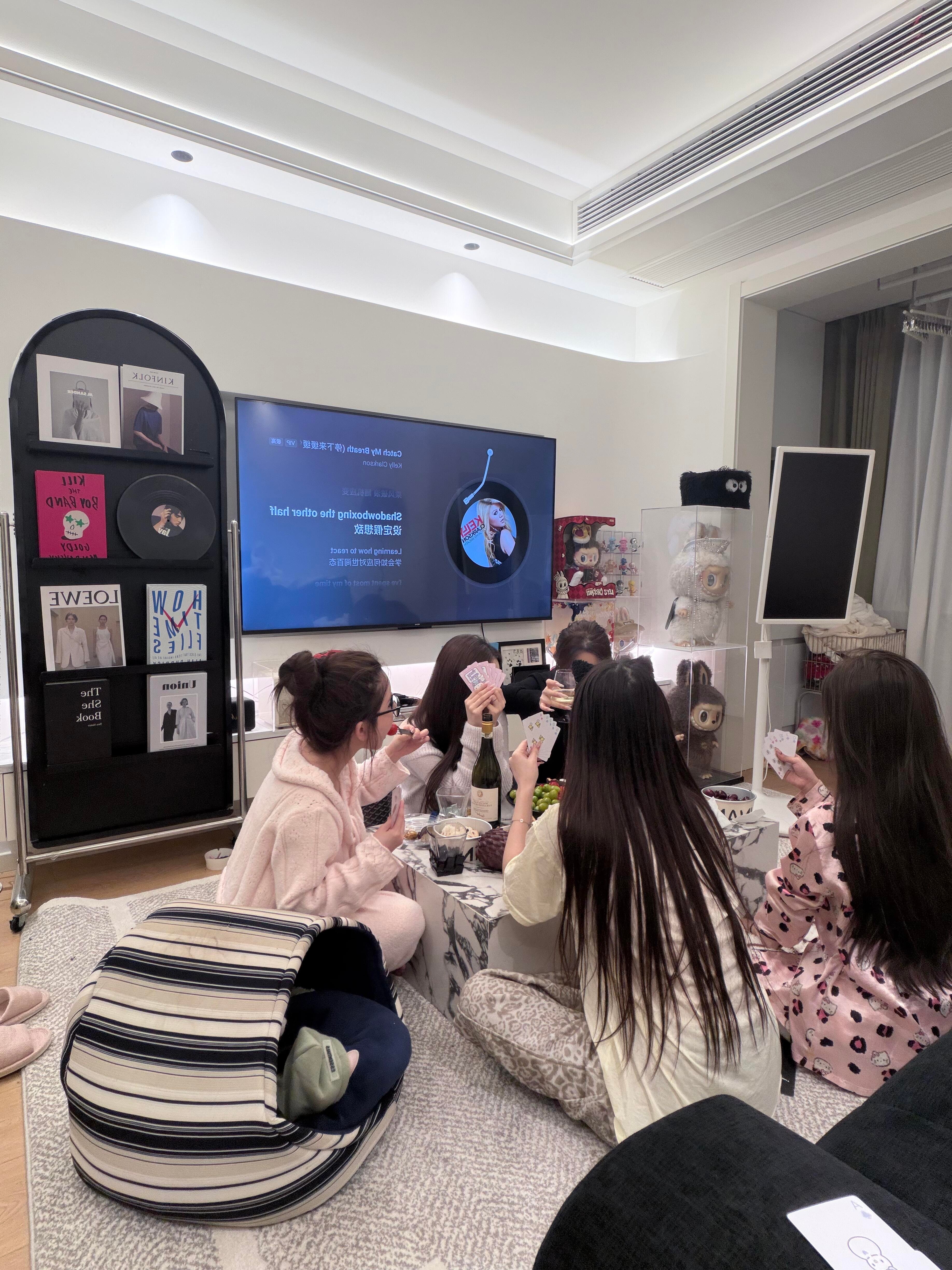 把最会吃的一群人聚到一起了室友天天喊瘦身，却是妥妥的外卖活地图，哪家好吃门儿清。