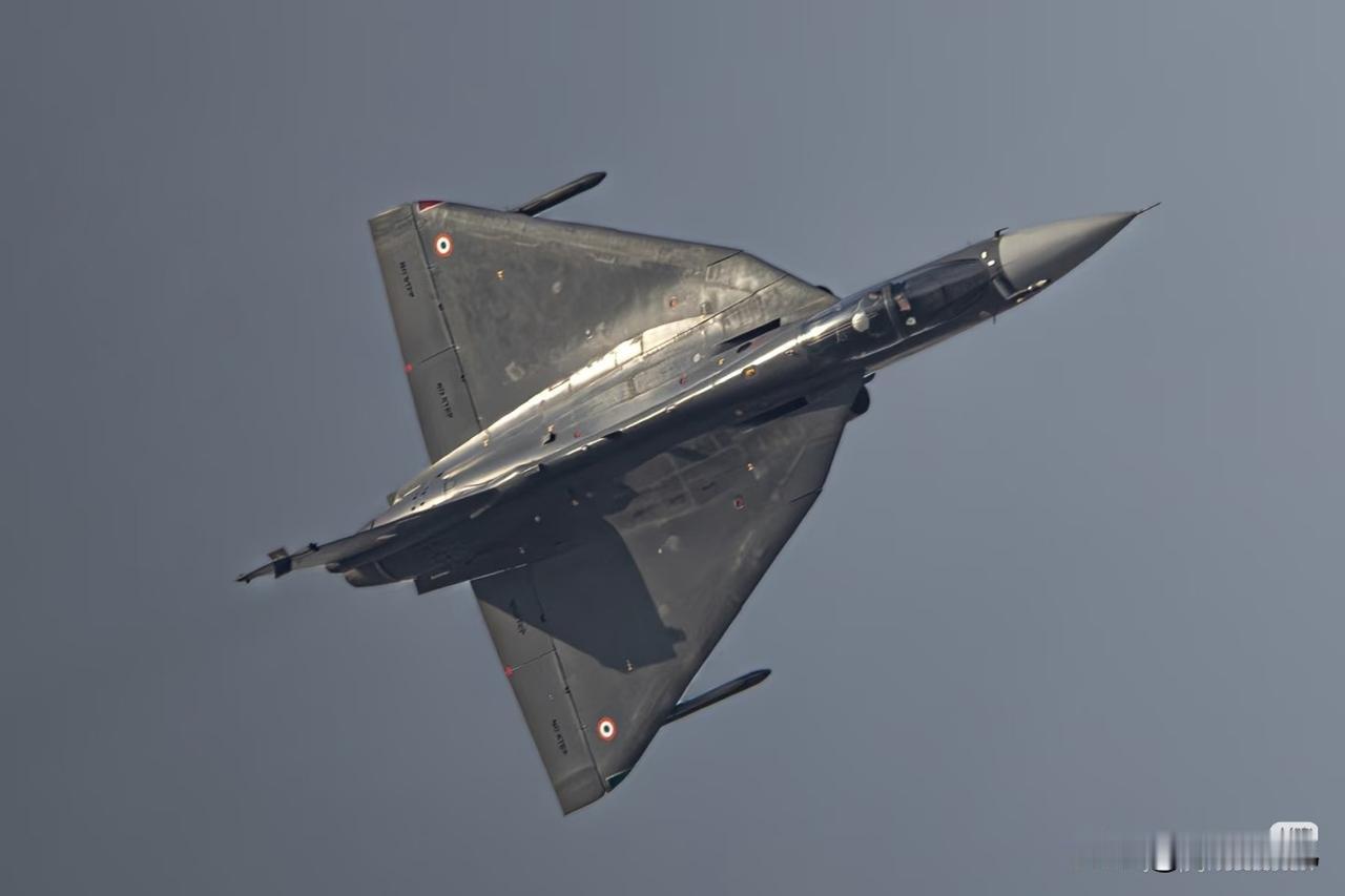 震惊全世界！印度“三哥”光辉战机炫技失败，坠毁成灰了！

三哥这国产战机研发之路