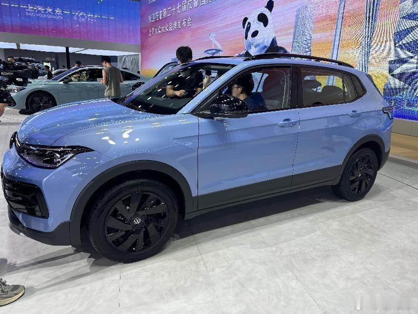 在#2024成都车展# 当中，上汽大众带来了全新SUV——#途岳新锐# 。新车的