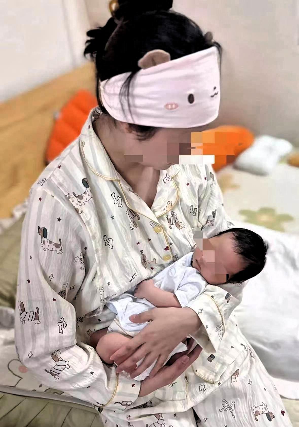 一个刚出月子的新手妈妈，发现娘家给的五万块满月礼金被丈夫悄悄转走，直接报了警。民